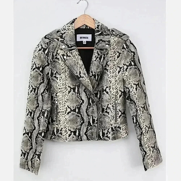 BB Dakota Vegan Leather Moto Jacket Watch Out Snake Python Print Mob Wife - Picture 4 of 16